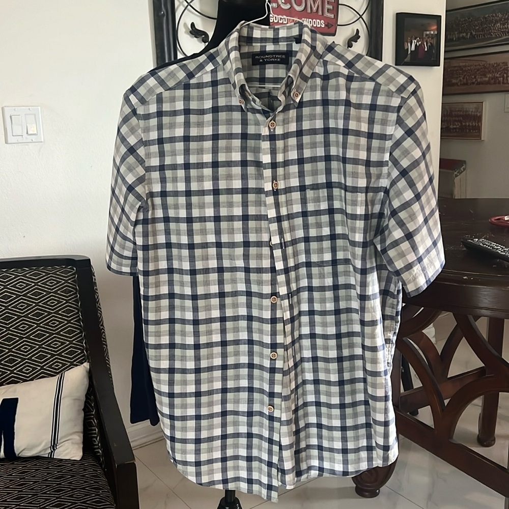 Roundtree & yorke men’s casual shirt.